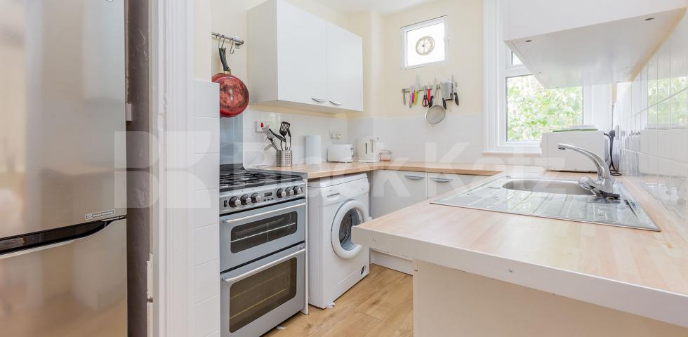 			Great Value For Money, 3 Bedroom, 1 bath, 1 reception Flat			 Edison Road, CROUCH END N8