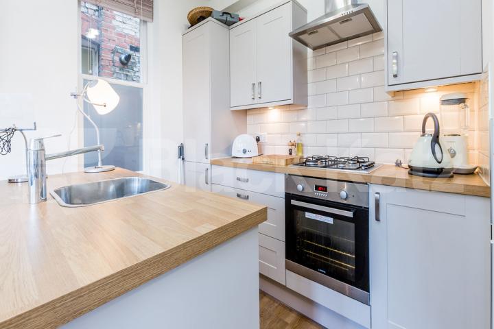 Modern 2 double bedroom property with open plan lounge with breakfast bar island Fortis Green Road, Muswell Hill