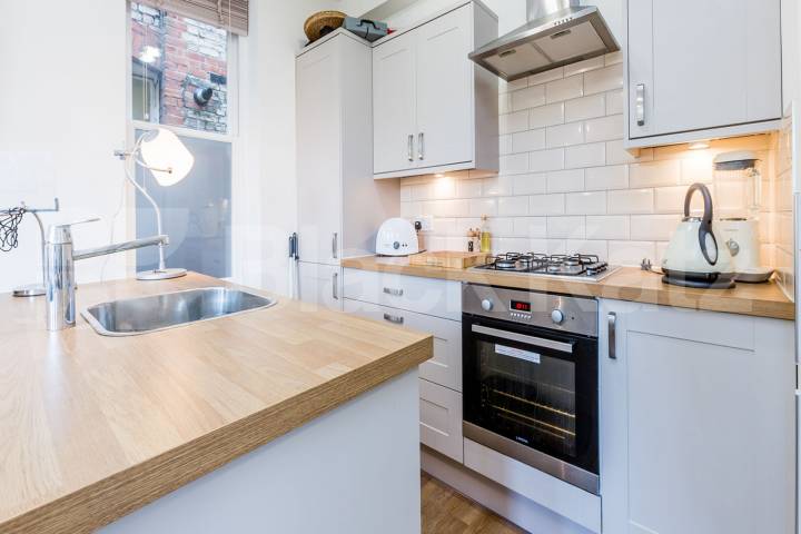 Modern 2 double bedroom property with open plan lounge with breakfast bar island Fortis Green Road, Muswell Hill