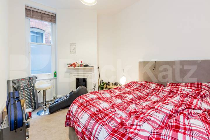 Modern 2 double bedroom property with open plan lounge with breakfast bar island Fortis Green Road, Muswell Hill