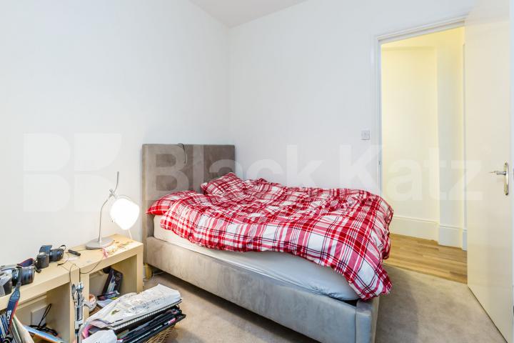Modern 2 double bedroom property with open plan lounge with breakfast bar island Fortis Green Road, Muswell Hill