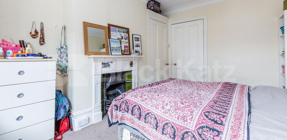 			Great Value For Money, 3 Bedroom, 1 bath, 1 reception Flat			 Edison Road, CROUCH END N8