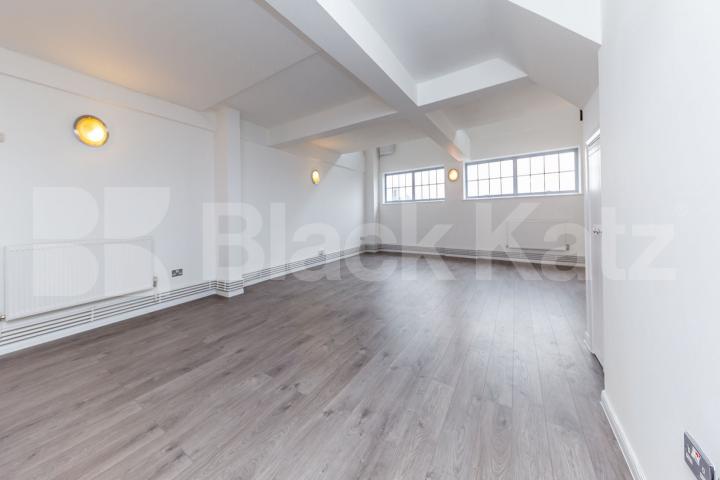 Stunning Live/Work split level 3 bedroom apartment locate in Haggerston Ability View - Kingsland Road, Haggerston