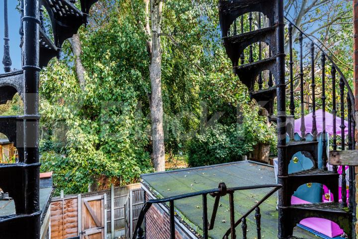 Modern 2 double bedroom property with open plan lounge with breakfast bar island Fortis Green Road, Muswell Hill