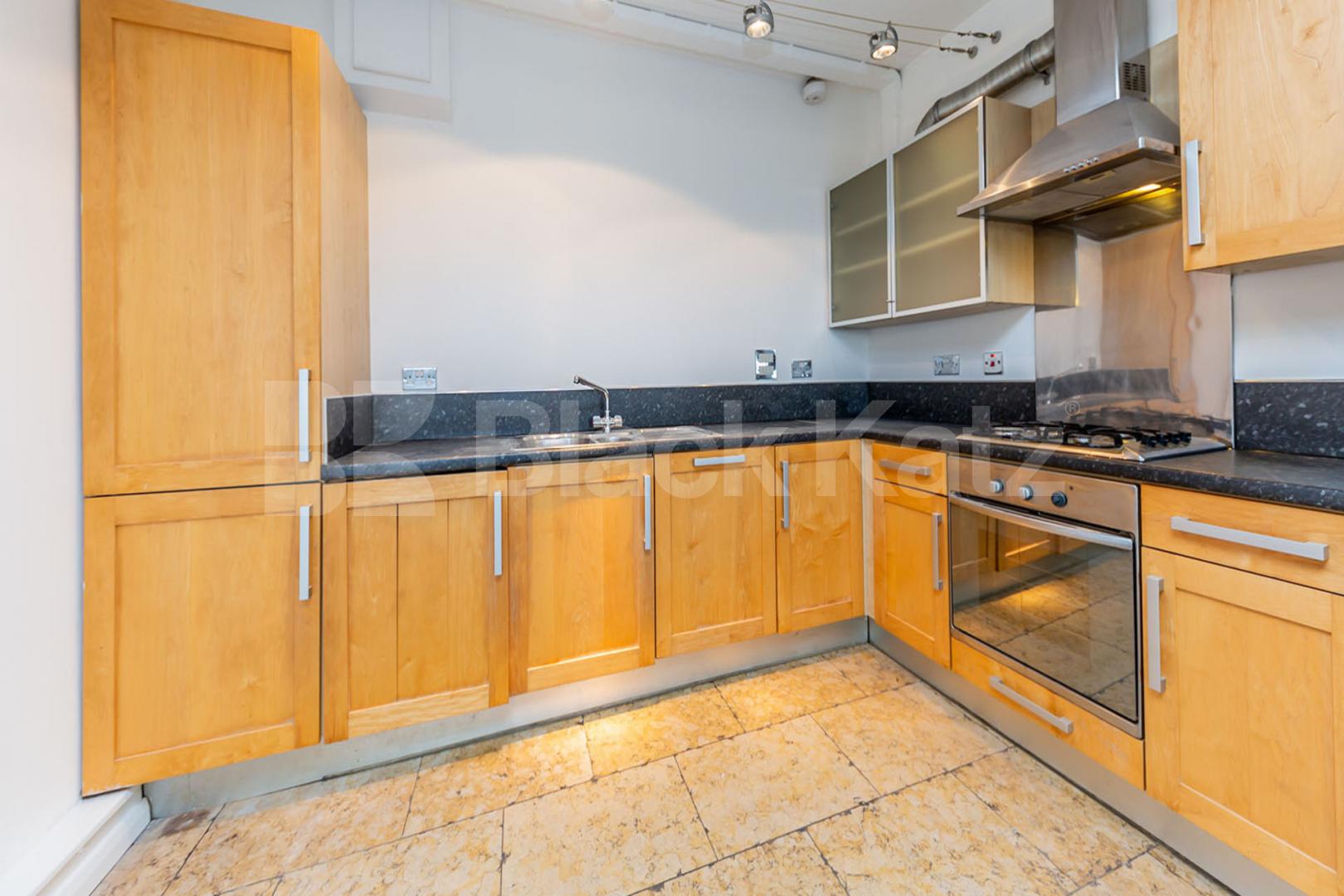 Stunning Live/Work split level 3 bedroom apartment locate in Haggerston Ability View - Kingsland Road, Haggerston