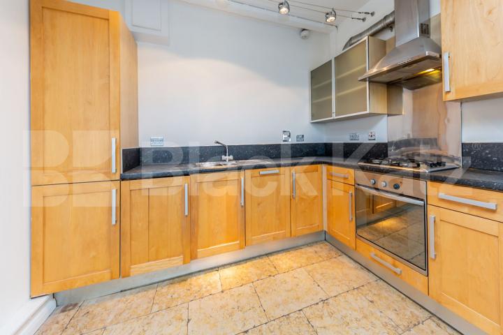 Stunning Live/Work split level 3 bedroom apartment locate in Haggerston Ability View - Kingsland Road, Haggerston