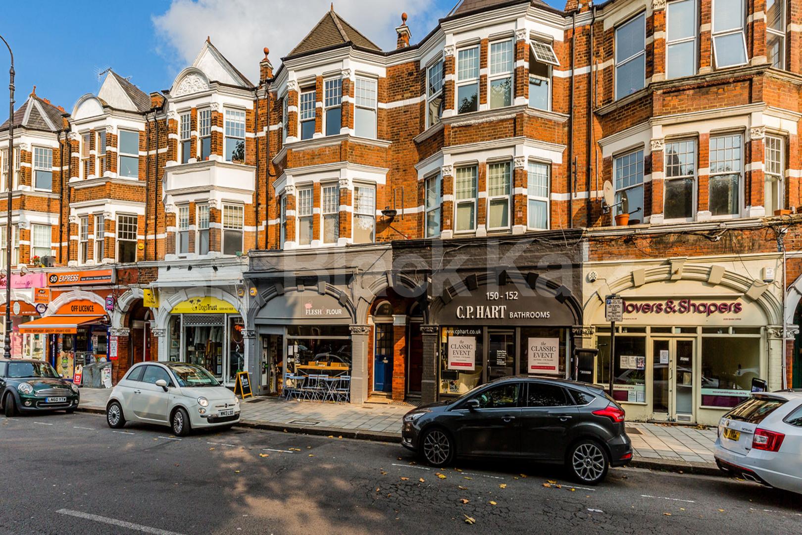 Modern 2 double bedroom property with open plan lounge with breakfast bar island Fortis Green Road, Muswell Hill