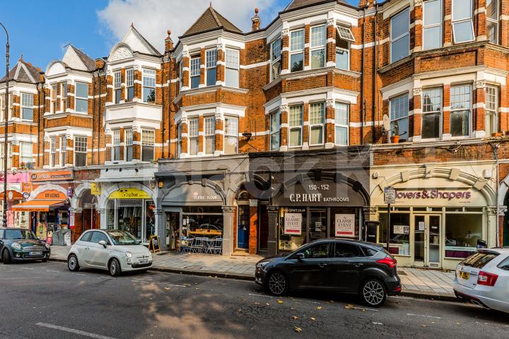 Morden 2 double bedroom property close to the Muswell Hill Broadway Fortis Green Road, Muswell Hill