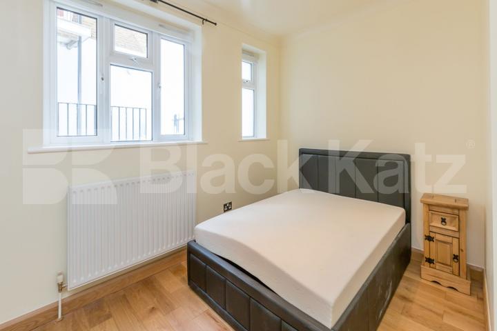 modern and spacious close to zone 2 underground Station  Hargrave Road, Archway