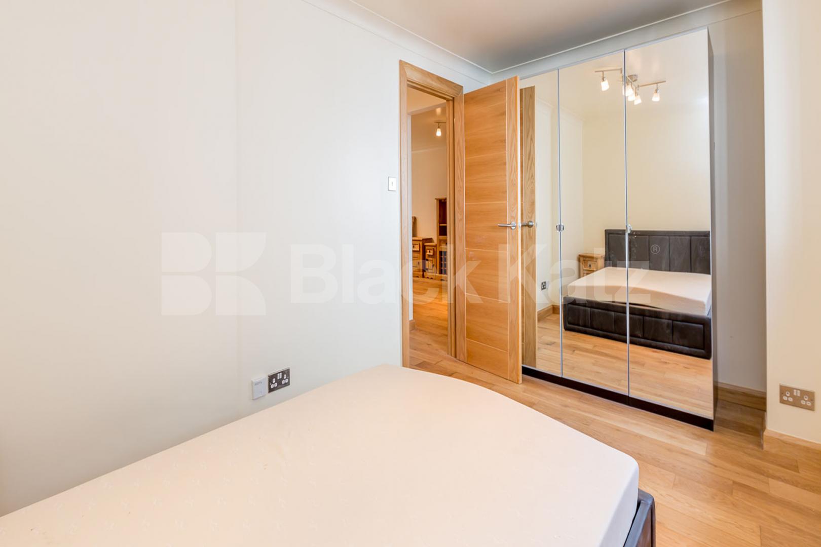 modern and spacious close to zone 2 underground Station  Hargrave Road, Archway