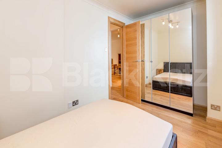 modern and spacious close to zone 2 underground Station  Hargrave Road, Archway