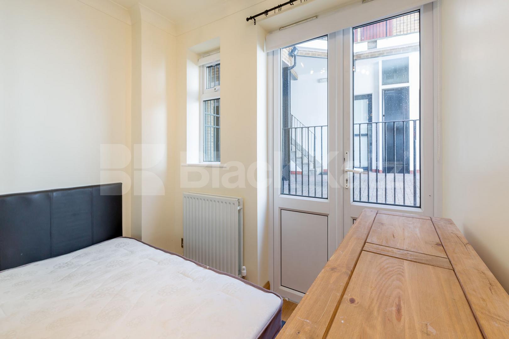 modern and spacious close to zone 2 underground Station  Hargrave Road, Archway