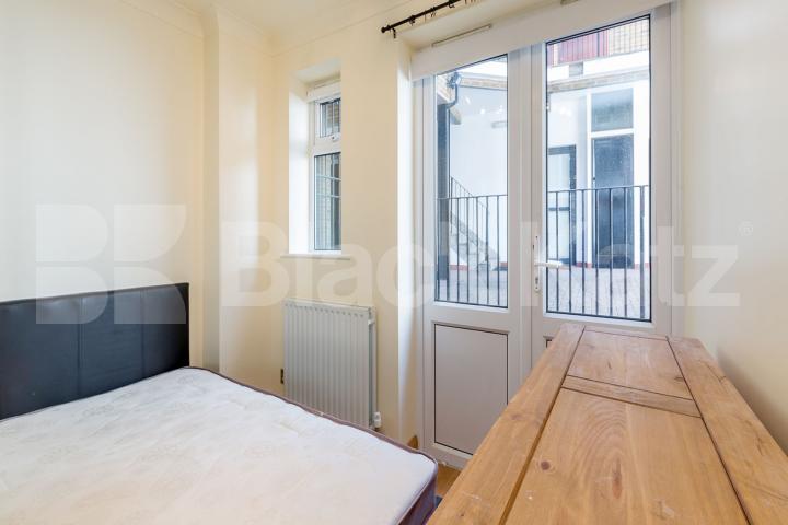 modern and spacious close to zone 2 underground Station  Hargrave Road, Archway