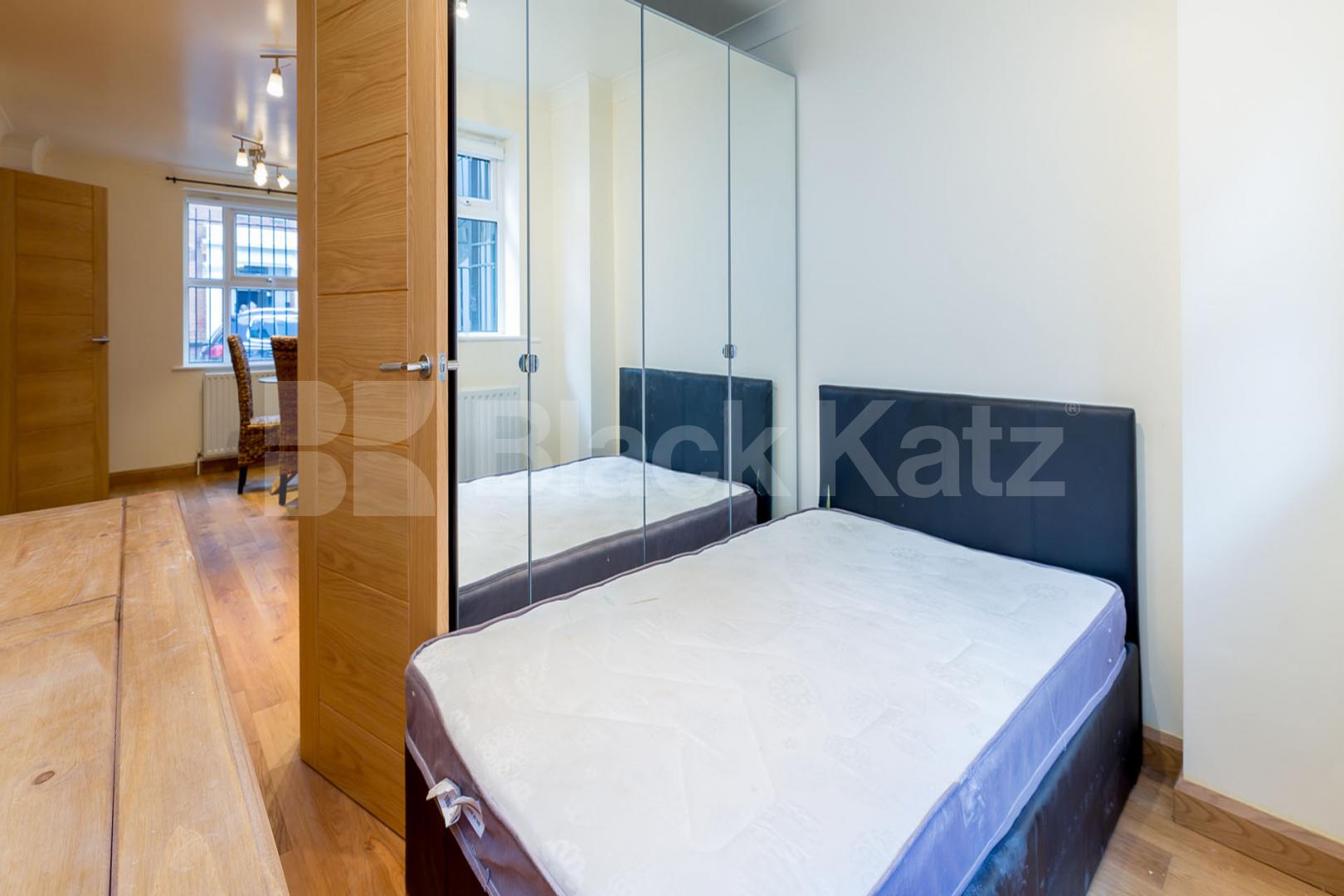 modern and spacious close to zone 2 underground Station  Hargrave Road, Archway