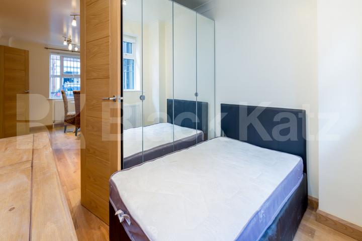 modern and spacious close to zone 2 underground Station  Hargrave Road, Archway