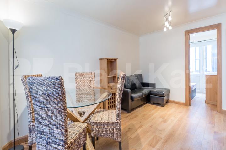 modern and spacious close to zone 2 underground Station  Hargrave Road, Archway