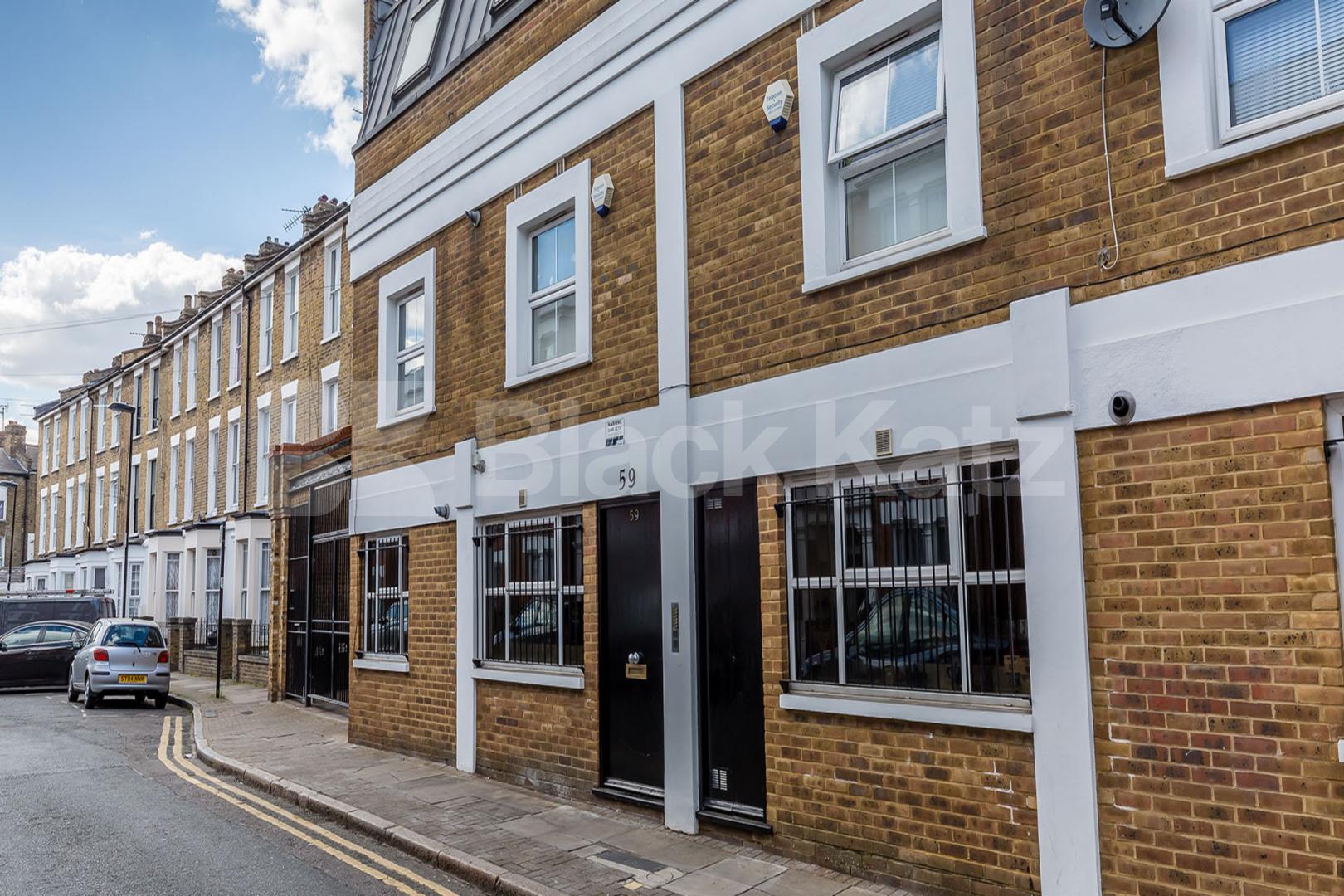 modern and spacious close to zone 2 underground Station  Hargrave Road, Archway