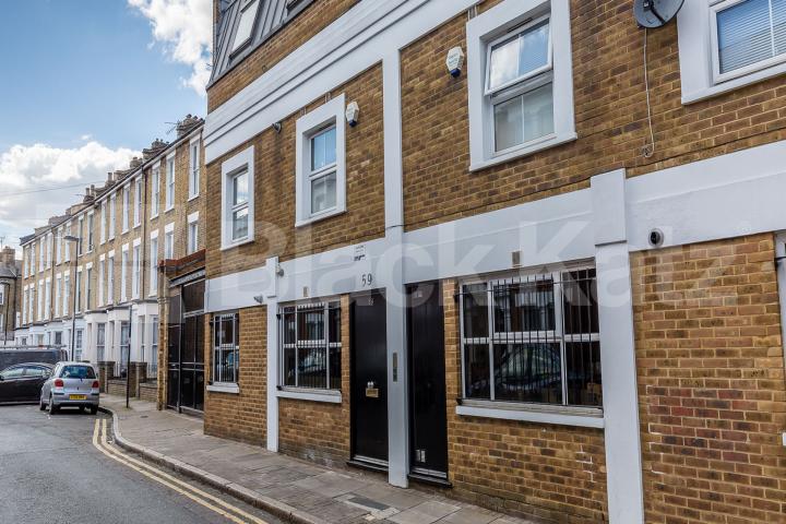 modern and spacious close to zone 2 underground Station  Hargrave Road, Archway