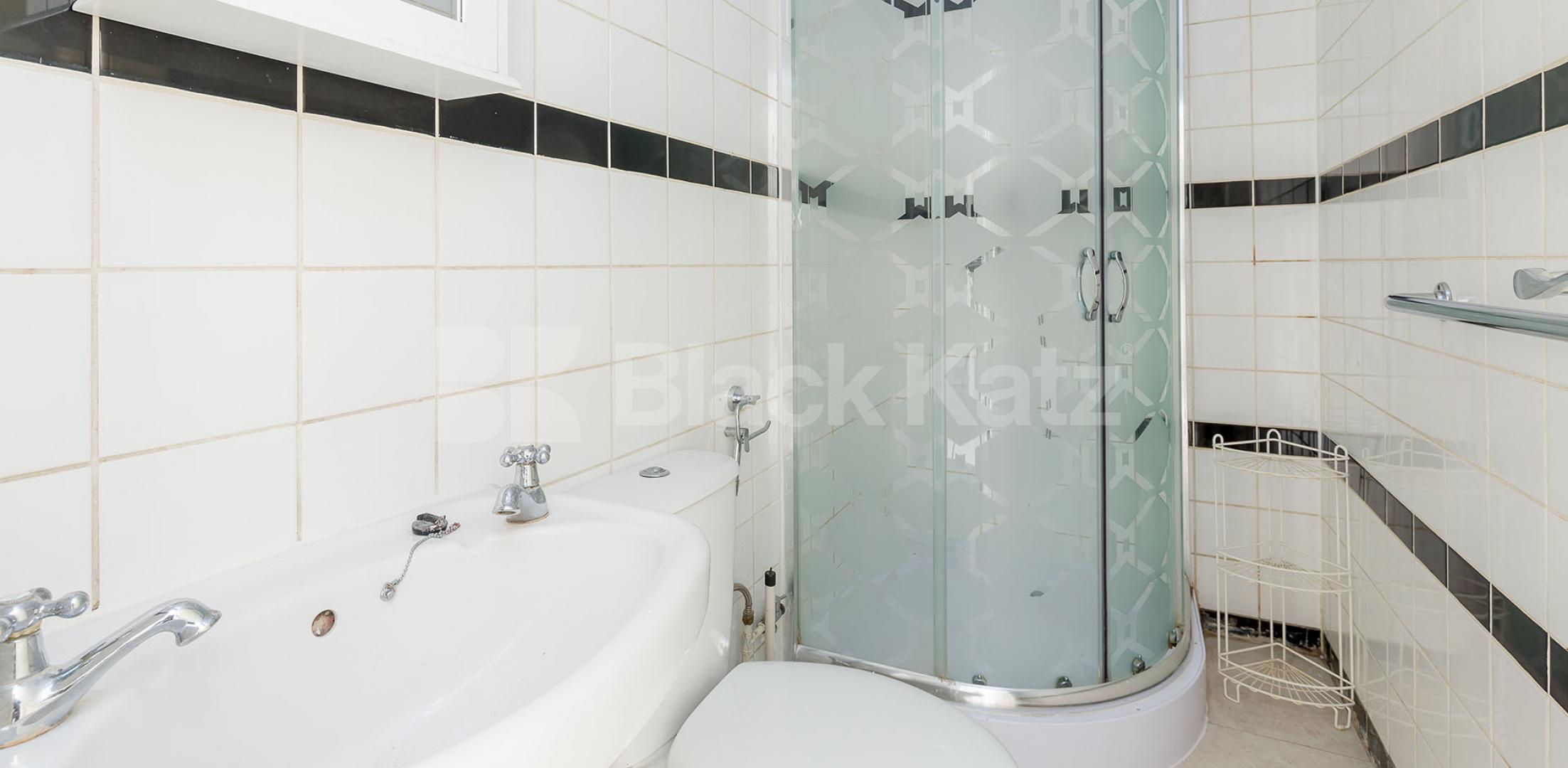 			Two Bedroom Mews Property !, 2 Bedroom, 1 bath, 1 reception Flat			 Fairfax Mews, Turnpike Lane