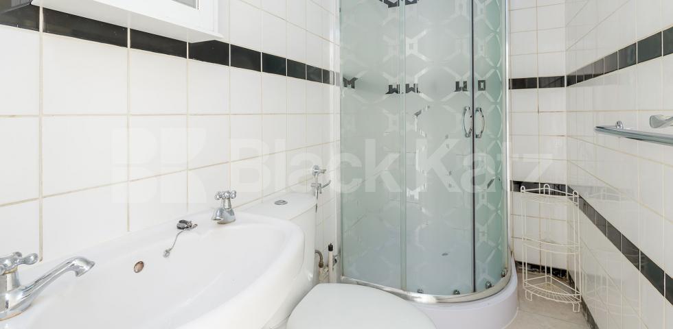 			Two Bedroom Mews Property !, 2 Bedroom, 1 bath, 1 reception Flat			 Fairfax Mews, Turnpike Lane