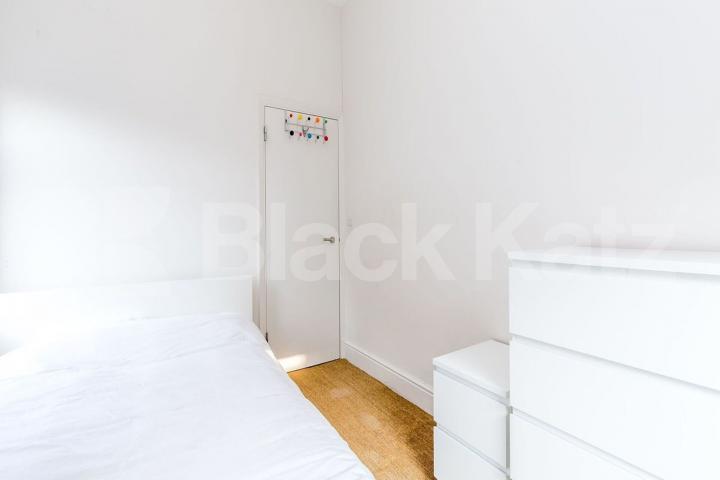 fantasticly located 2 bedroom property within an old pup conversion  Rawstorne Street  , Angel / Clerkenwell