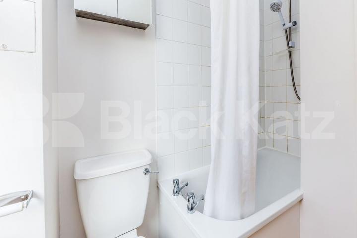 fantasticly located 2 bedroom property within an old pup conversion  Rawstorne Street  , Angel / Clerkenwell