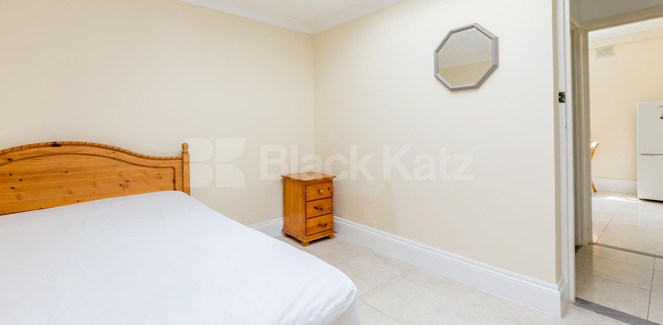 			Two Bedroom Mews Property !, 2 Bedroom, 1 bath, 1 reception Flat			 Fairfax Mews, Turnpike Lane