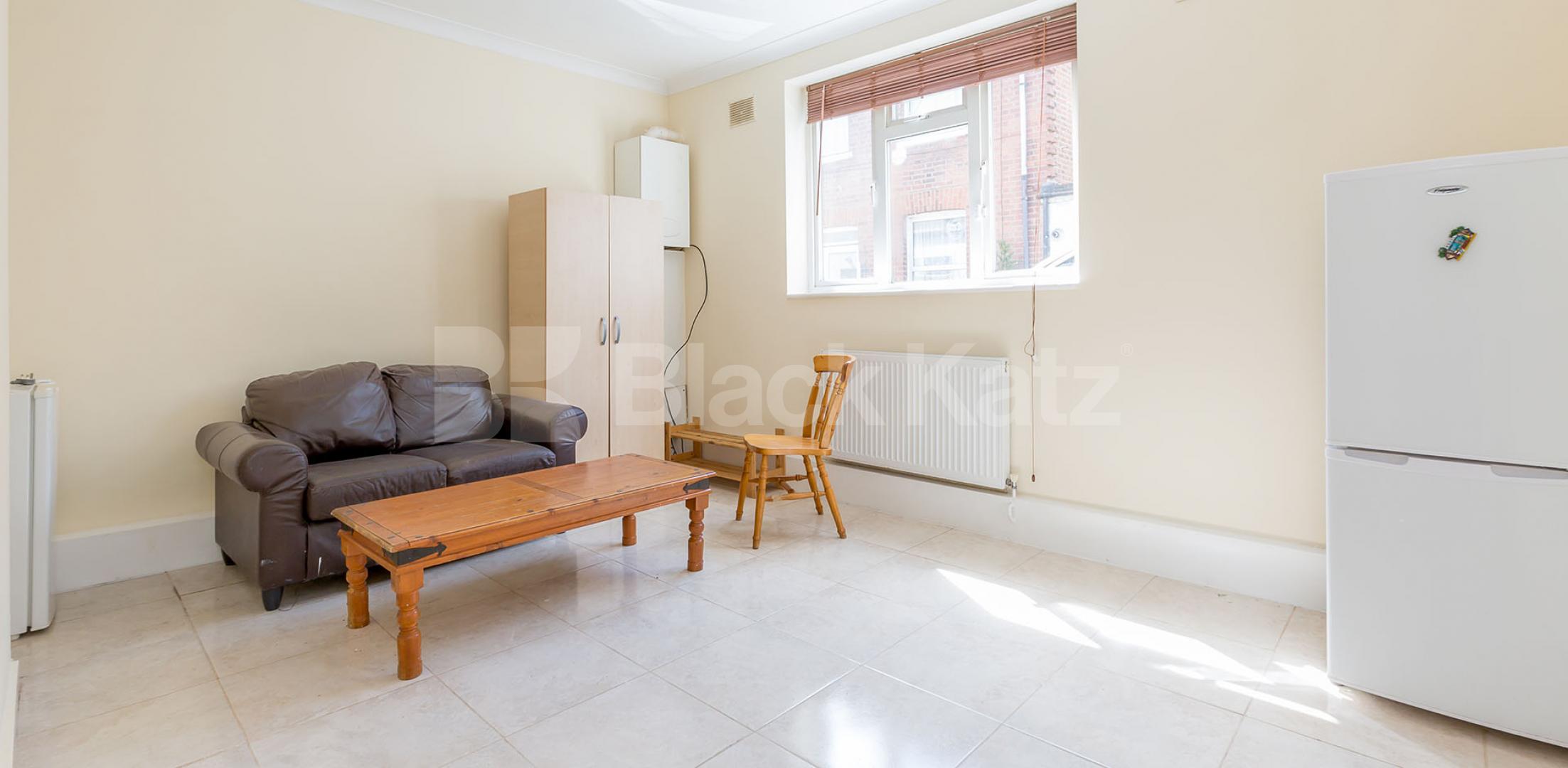 			Two Bedroom Mews Property !, 2 Bedroom, 1 bath, 1 reception Flat			 Fairfax Mews, Turnpike Lane