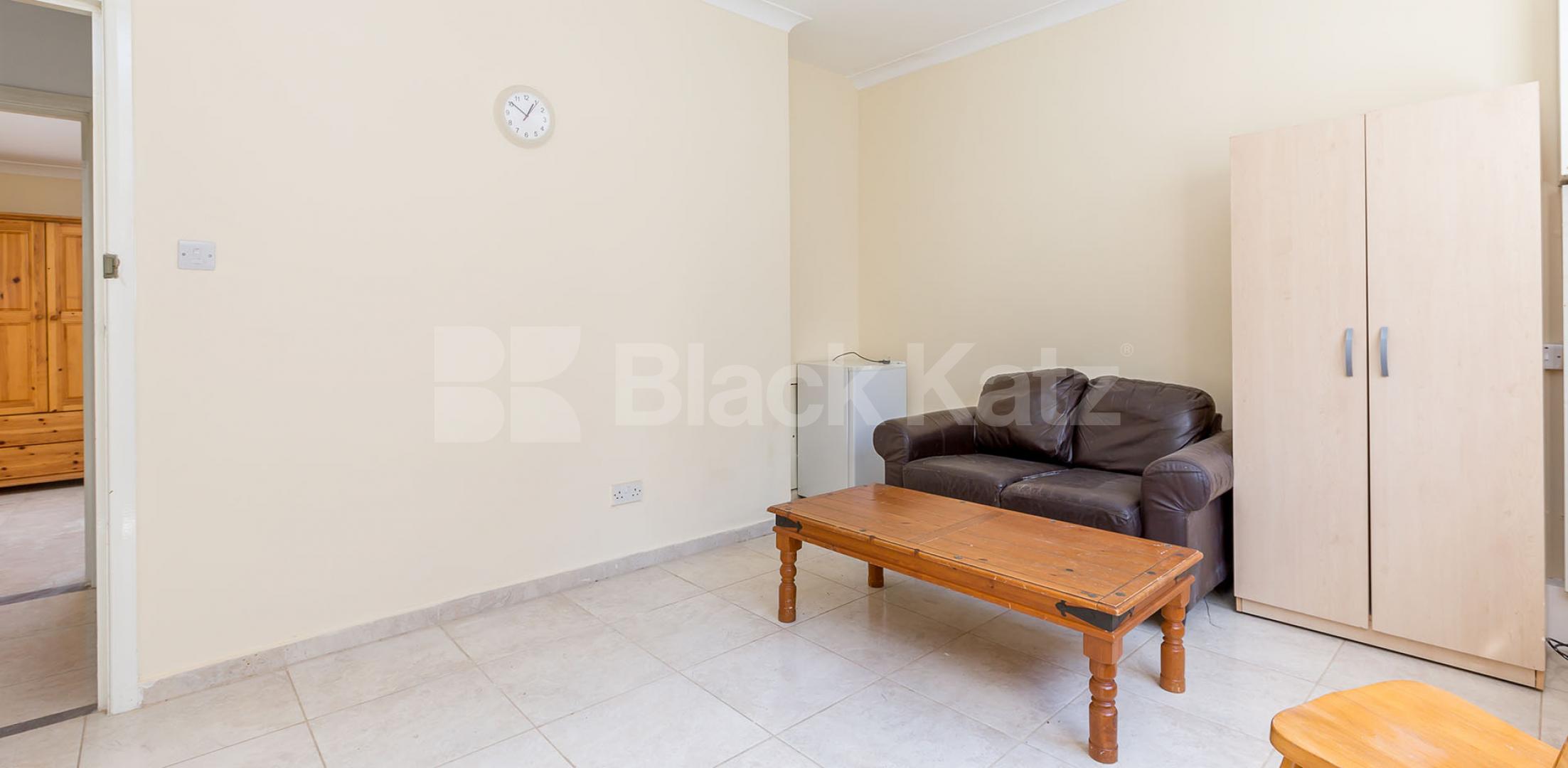 			Two Bedroom Mews Property !, 2 Bedroom, 1 bath, 1 reception Flat			 Fairfax Mews, Turnpike Lane