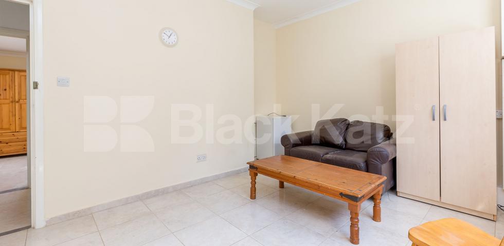 			Two Bedroom Mews Property !, 2 Bedroom, 1 bath, 1 reception Flat			 Fairfax Mews, Turnpike Lane