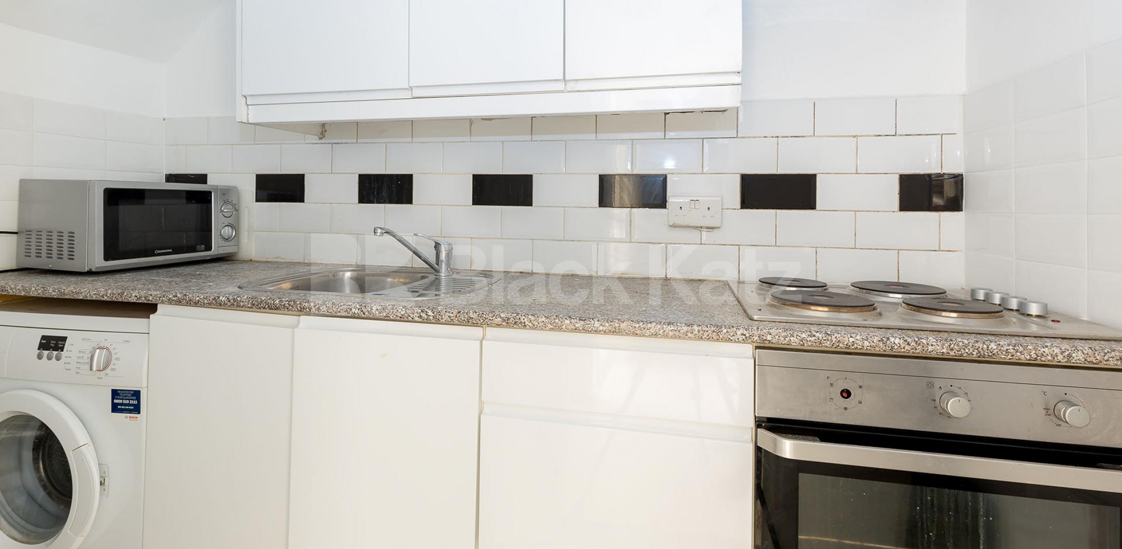 			Two Bedroom Mews Property !, 2 Bedroom, 1 bath, 1 reception Flat			 Fairfax Mews, Turnpike Lane