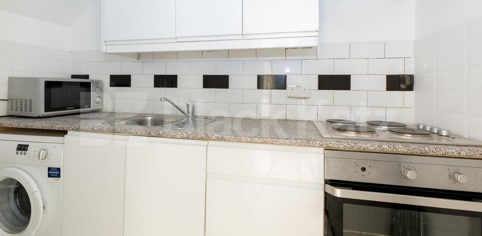 			Two Bedroom Mews Property !, 2 Bedroom, 1 bath, 1 reception Flat			 Fairfax Mews, Turnpike Lane