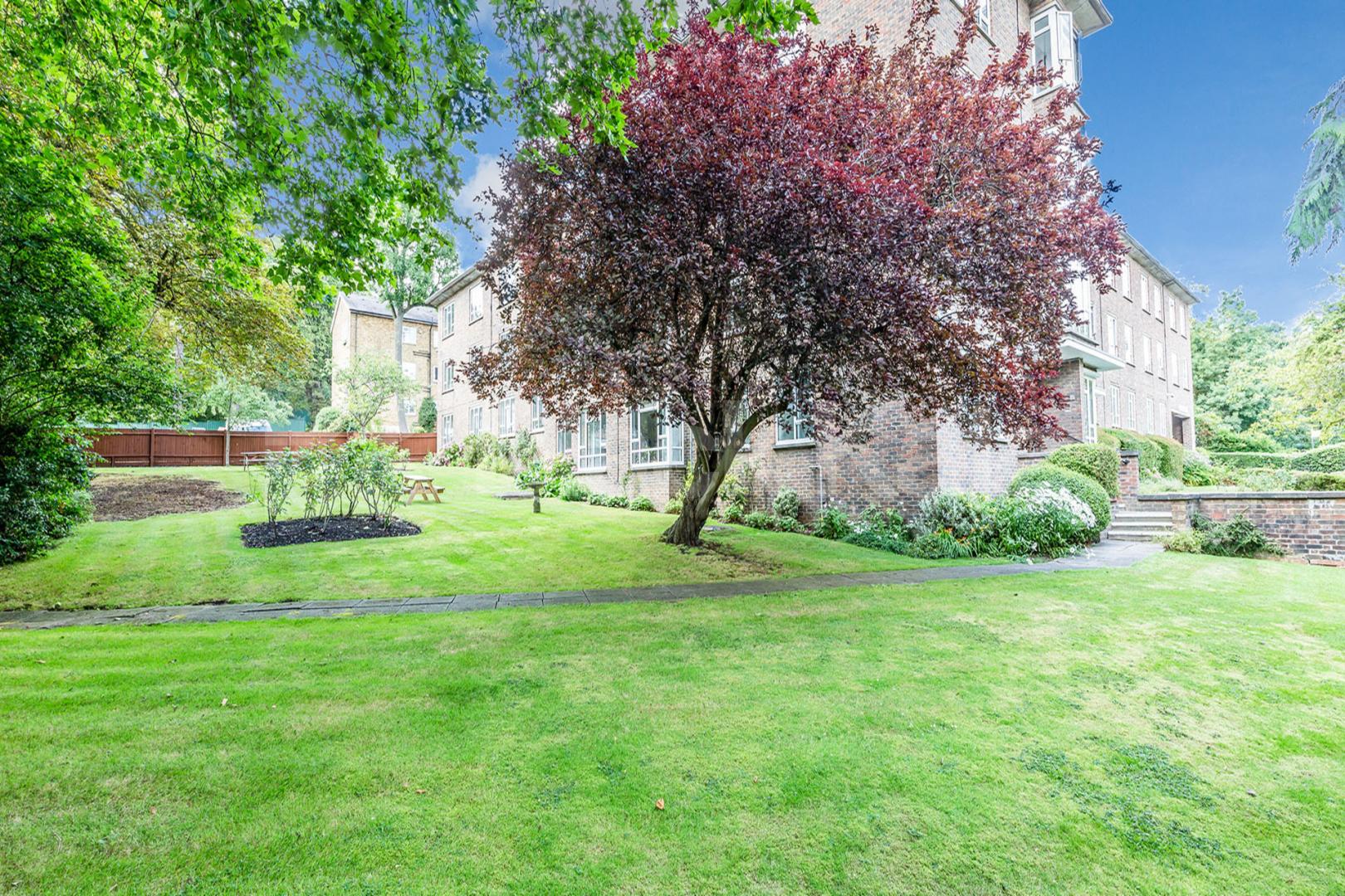 A well looked after bright two bedroom apartment located in a private block  Muswell Hill, Alexandra Palace / Muswell hill