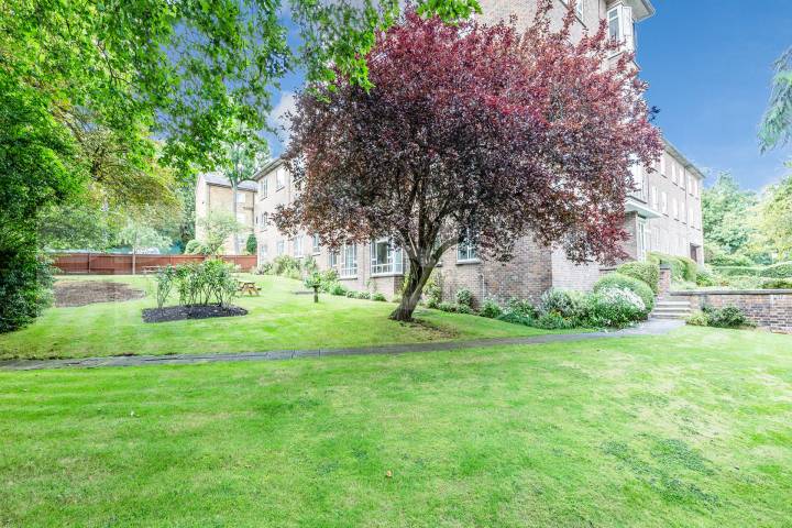 A well looked after bright two bedroom apartment located in a private block  Muswell Hill, Alexandra Palace / Muswell hill