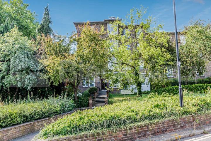 A well looked after bright two bedroom apartment located in a private block  Muswell Hill, Alexandra Palace / Muswell hill