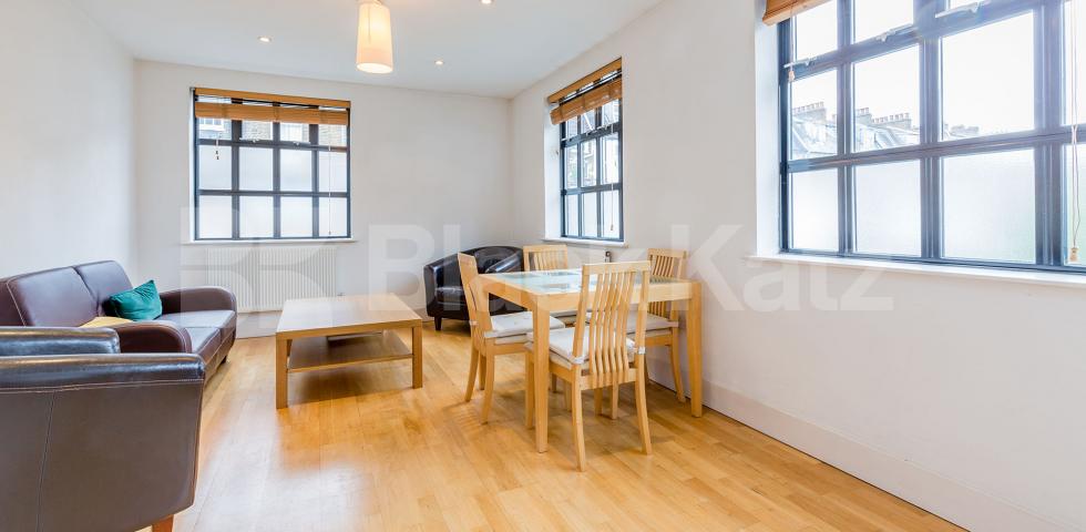 			AMAZING LARGE SPLIT LEVEL TWO BED!, 2 Bedroom, 1 bath, 1 reception Flat			 Hertslet Road, HOLLOWAY