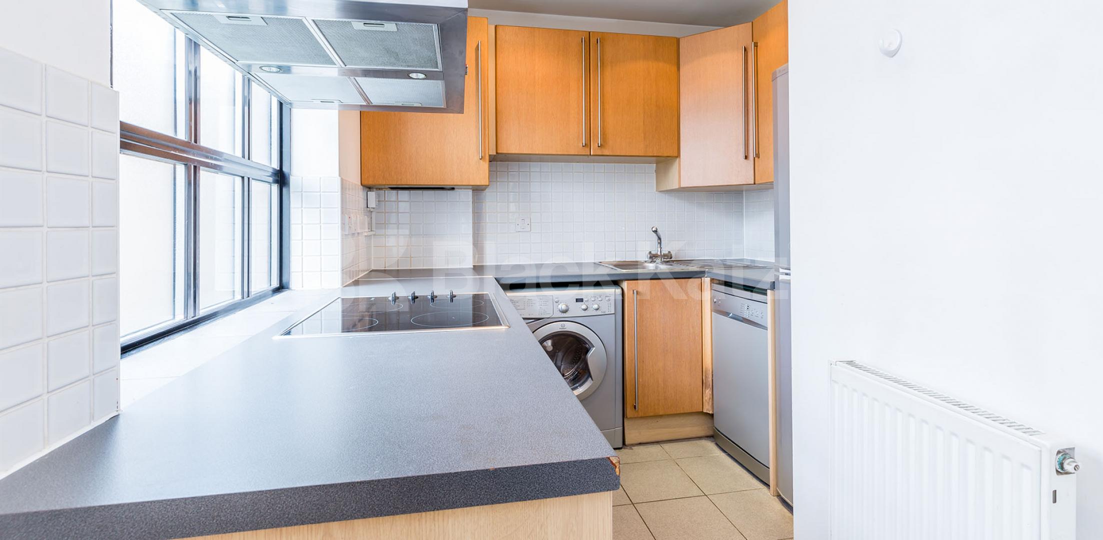 			AMAZING LARGE SPLIT LEVEL TWO BED!, 2 Bedroom, 1 bath, 1 reception Flat			 Hertslet Road, HOLLOWAY