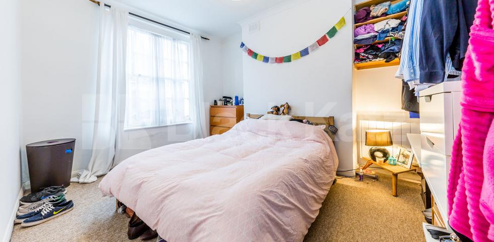 			1 Bedroom, 1 bath, 1 reception Flat			 St. Peters Street, ISLINGTON N1