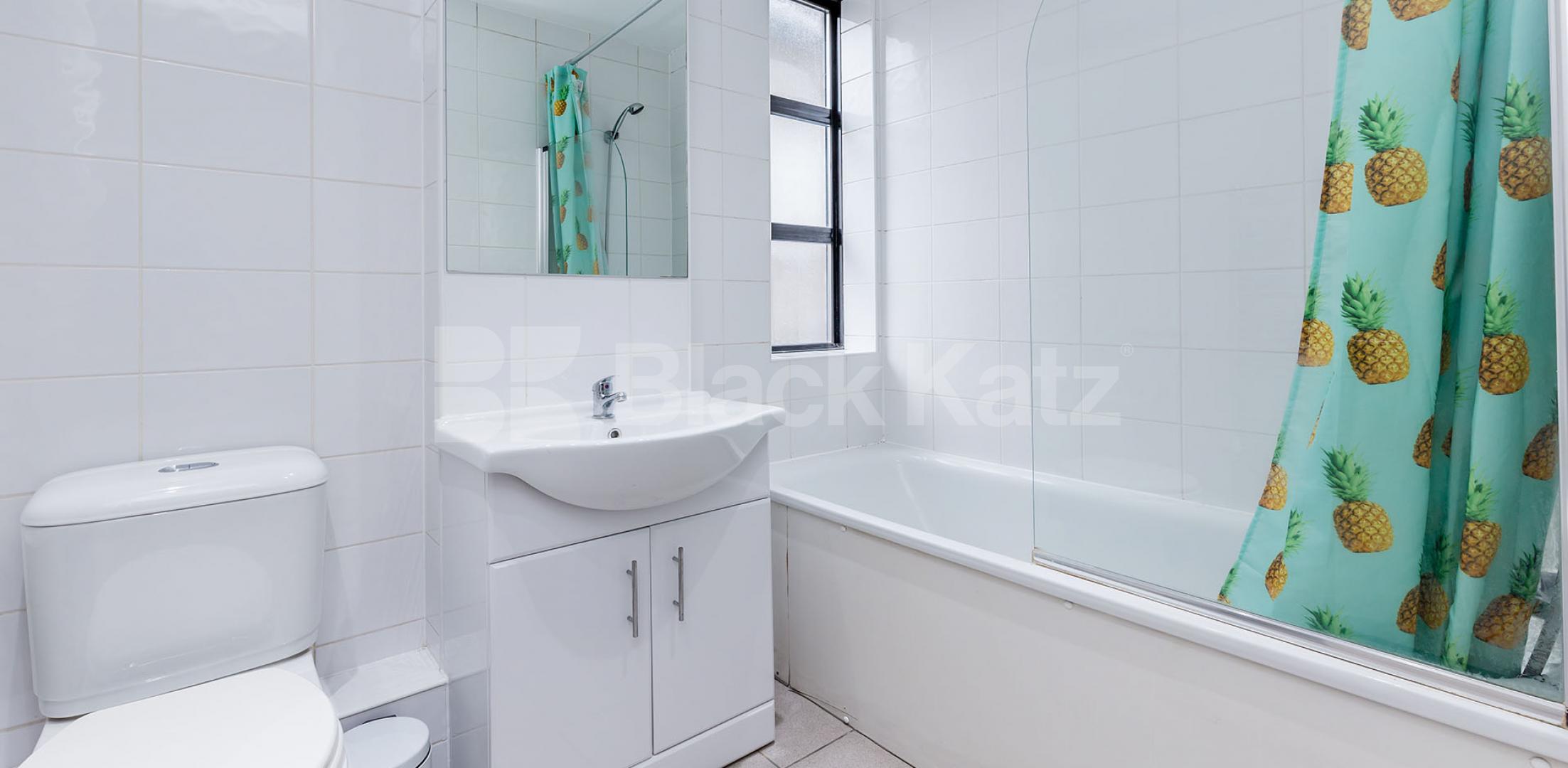 			AMAZING LARGE SPLIT LEVEL TWO BED!, 2 Bedroom, 1 bath, 1 reception Flat			 Hertslet Road, HOLLOWAY