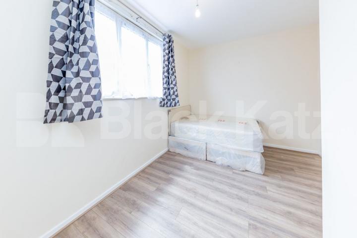 Spacious 3 Bedroom Home with Modern Interiors on Corporation Road N7 Corporation Street , Caledonian Road