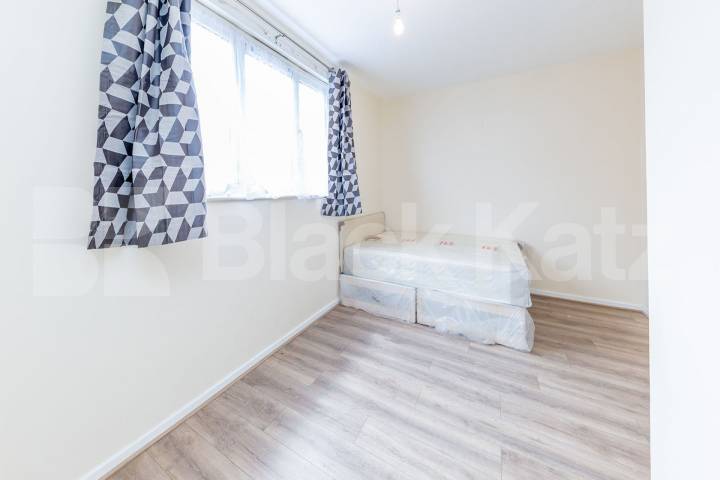 Spacious 3 Bedroom Home with Modern Interiors on Corporation Road N7 Corporation Street , Caledonian Road