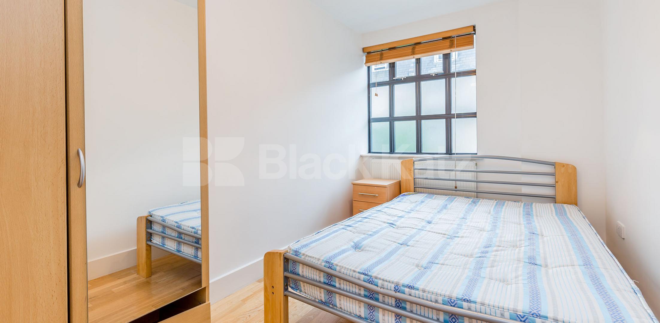 			AMAZING LARGE SPLIT LEVEL TWO BED!, 2 Bedroom, 1 bath, 1 reception Flat			 Hertslet Road, HOLLOWAY