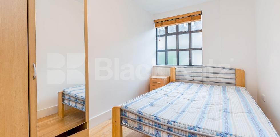 			AMAZING LARGE SPLIT LEVEL TWO BED!, 2 Bedroom, 1 bath, 1 reception Flat			 Hertslet Road, HOLLOWAY