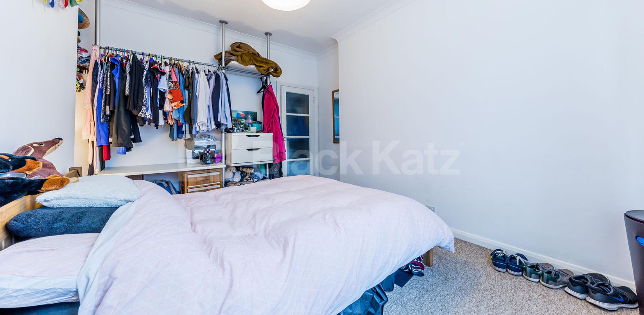 			1 Bedroom, 1 bath, 1 reception Flat			 St. Peters Street, ISLINGTON N1