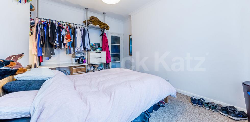 			1 Bedroom, 1 bath, 1 reception Flat			 St. Peters Street, ISLINGTON N1