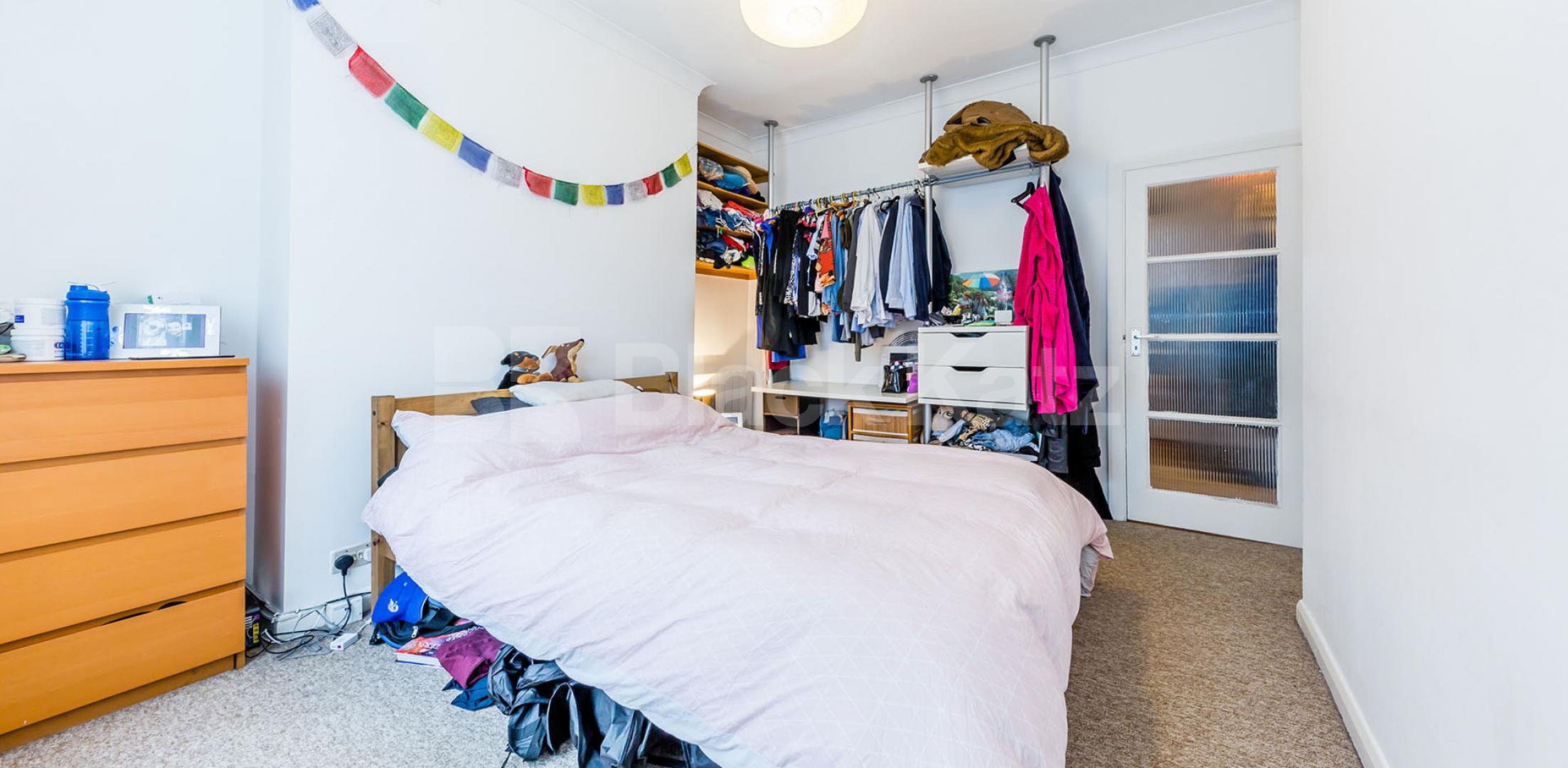 			1 Bedroom, 1 bath, 1 reception Flat			 St. Peters Street, ISLINGTON N1