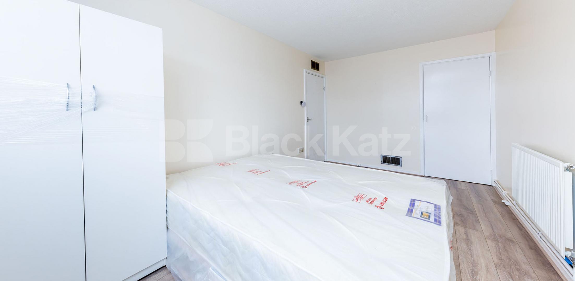 			GOOD FOR 3 SHARERS!, 3 Bedroom, 1 bath, 1 reception Maisonette			 Corporation Street , CALEDONIAN ROAD