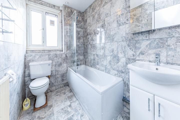 Spacious 3 Bedroom Home with Modern Interiors on Corporation Road N7 Corporation Street , Caledonian Road