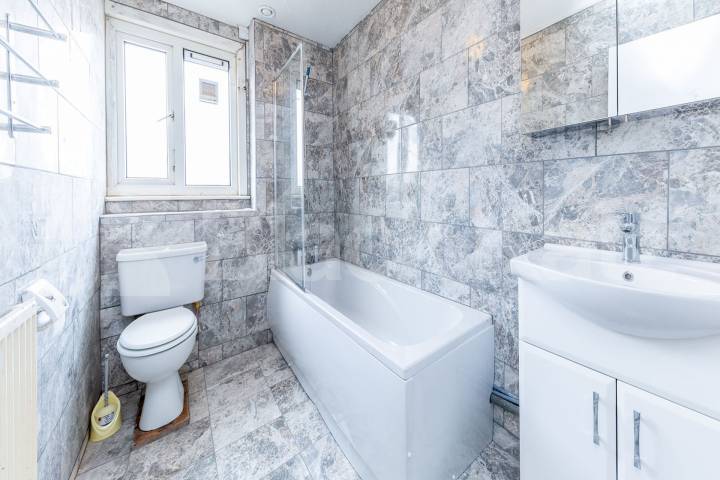 Spacious 3 Bedroom Home with Modern Interiors on Corporation Road N7 Corporation Street , Caledonian Road