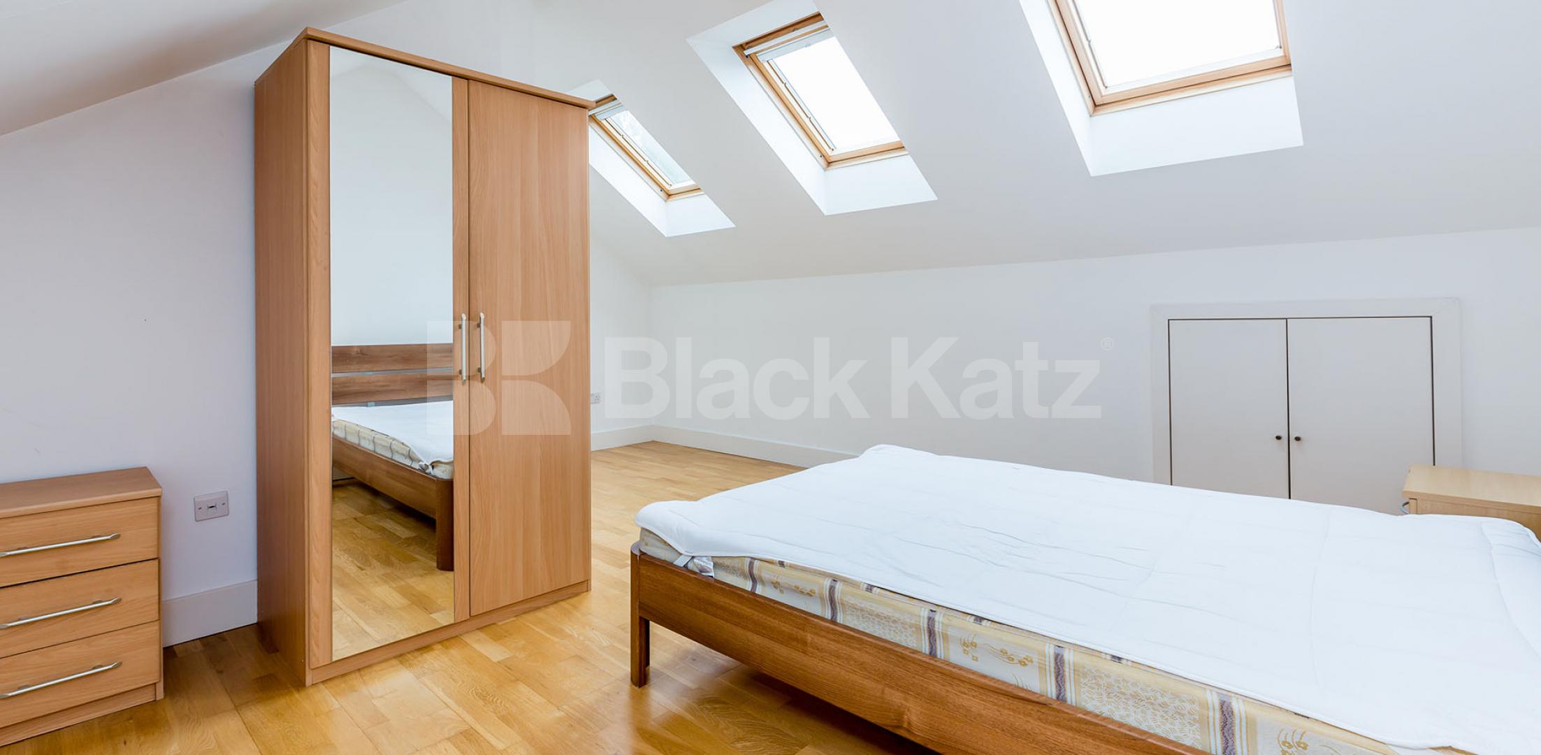 			AMAZING LARGE SPLIT LEVEL TWO BED!, 2 Bedroom, 1 bath, 1 reception Flat			 Hertslet Road, HOLLOWAY